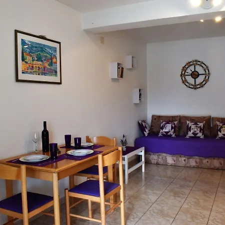 Frama - 3 Apartment *